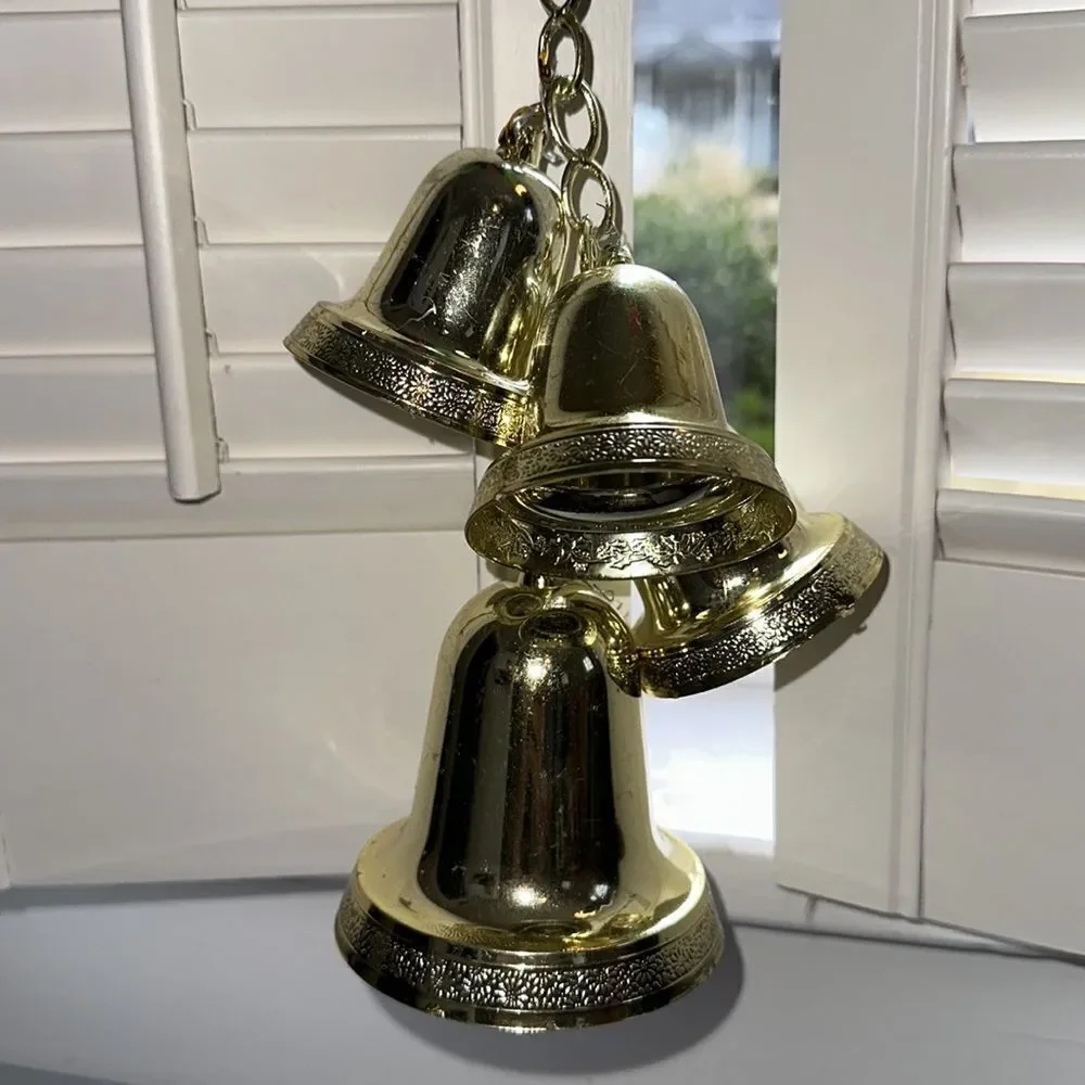 Vtg  mid century Christmas wall or door hanging/ 4 gold‎ bells & gold poinsettia